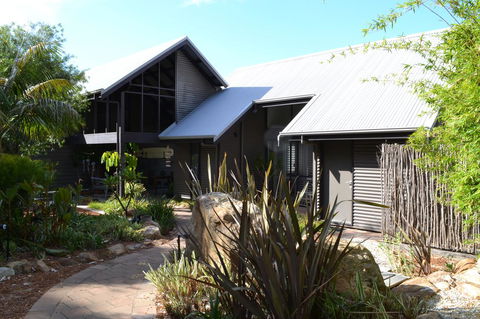 DESIGNER'S STUDIO - Australia Accommodation 13
