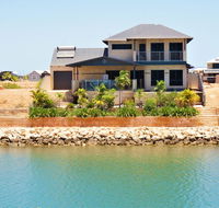 27 Corella Court - Exquisite Marina Home With a Pool and Wi-Fi - Australia Accommodation