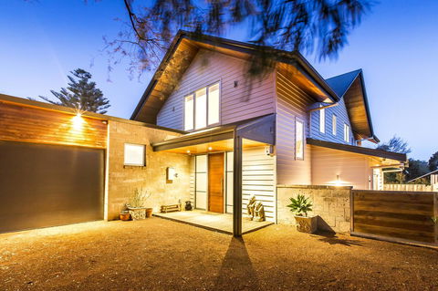 Arthouse - Australia Accommodation 26