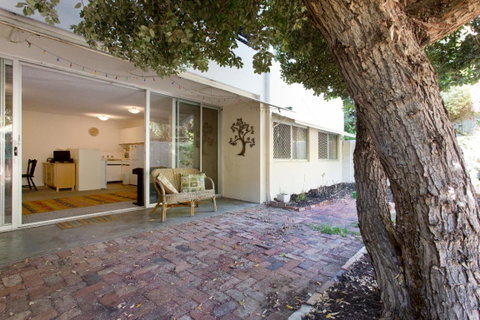 Retro Central Claremont Oasis - Australia Accommodation 1