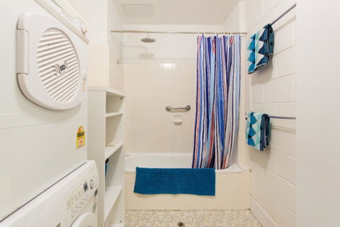 Retro Central Claremont Oasis - Australia Accommodation 11
