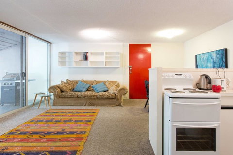 Retro Central Claremont Oasis - Australia Accommodation 4