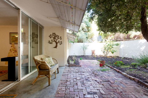 Retro Central Claremont Oasis - Australia Accommodation 6