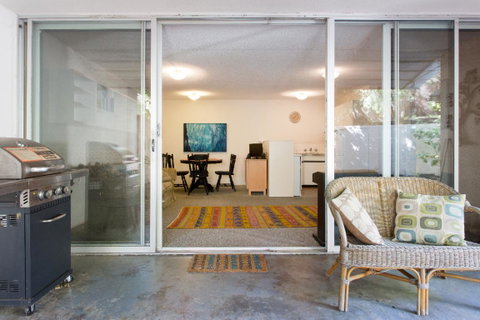 Retro Central Claremont Oasis - Australia Accommodation 7