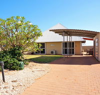 Osprey Holiday Village Unit 104 - Luxury spa bath with a view - Australia Accommodation