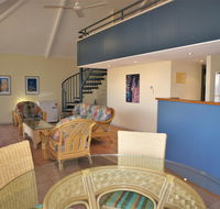 Osprey Holiday Village Unit 102 - Relax and unwind in the large spa bath - Australia Accommodation