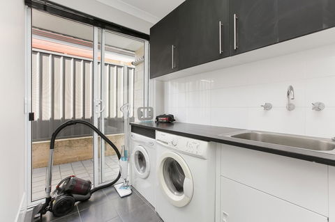 Perth Comfy Stays - Australia Accommodation 24