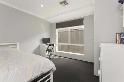 Perth Comfy Stays - Australia Accommodation 35