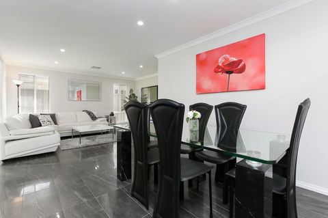 Perth Comfy Stays - Australia Accommodation 19