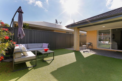 Perth Comfy Stays - Australia Accommodation 9