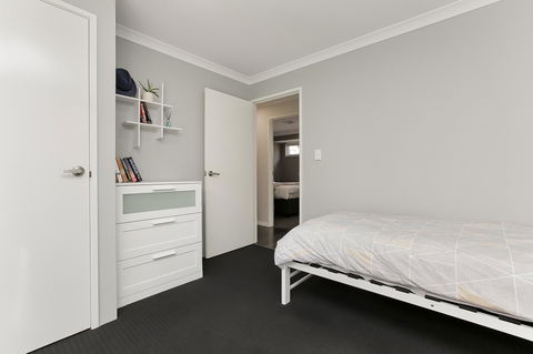Perth Comfy Stays - Australia Accommodation 33