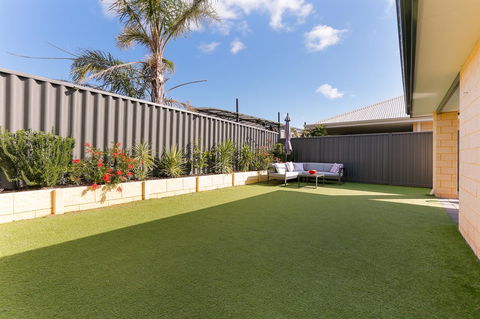 Perth Comfy Stays - Australia Accommodation 10