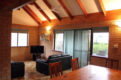 Kestrel Chalets - Australia Accommodation 8