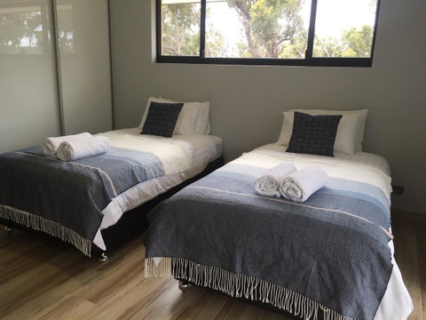 Eagle Bay House - Australia Accommodation 2