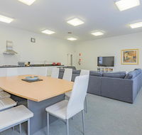 4 Bedroom House - Hobart CBD - Free Parking - Australia Accommodation
