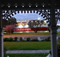 Riverbank villa - 4 bedroom house villa - Australia Accommodation
