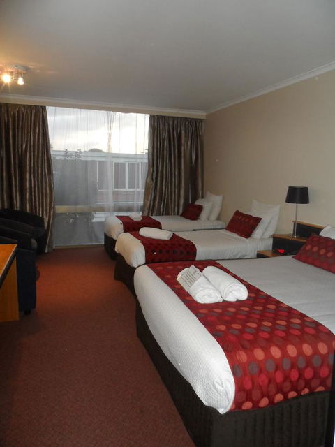 Commodore Regent - Australia Accommodation 25