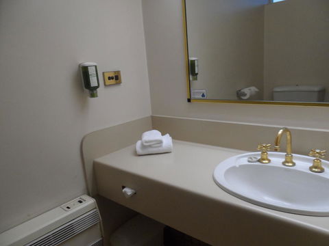 Commodore Regent - Australia Accommodation 44