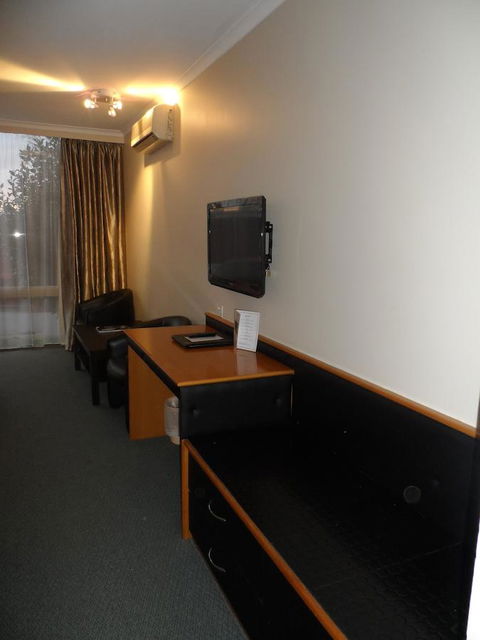 Commodore Regent - Australia Accommodation 31