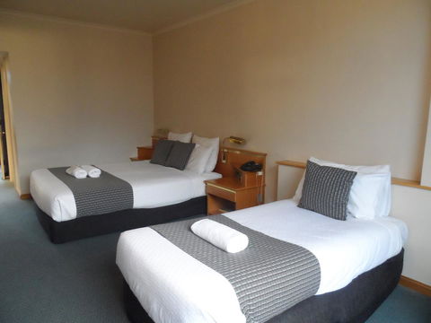 Commodore Regent - Australia Accommodation 43