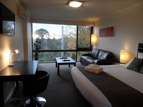 Commodore Regent - Australia Accommodation 5