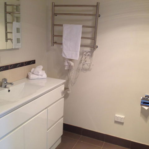 Commodore Regent - Australia Accommodation 9
