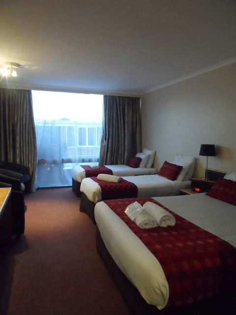 Commodore Regent - Australia Accommodation 17