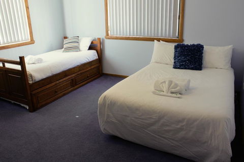 Mermaids Of Bicheno - Australia Accommodation 8