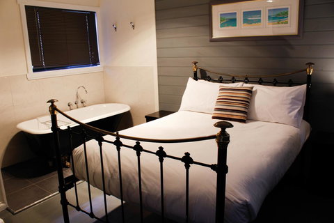 Mermaids Of Bicheno - Australia Accommodation 7