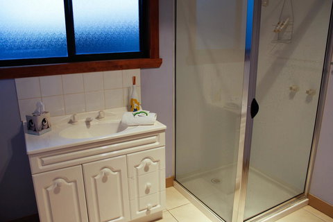 Mermaids Of Bicheno - Australia Accommodation 14