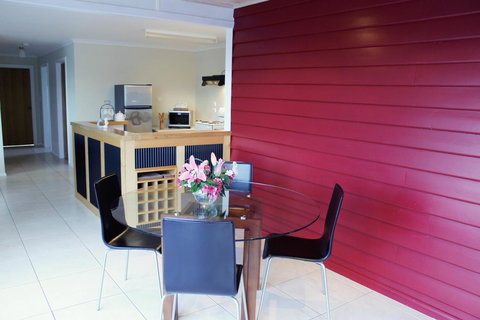 Mermaids Of Bicheno - Australia Accommodation 3