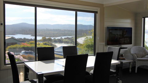 SEA EAGLE COTTAGE Amazing Views Of Bay Of Fires - Australia Accommodation 24