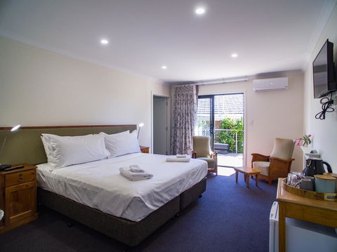 Tamar House - Australia Accommodation 19