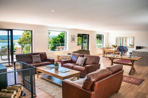 Tamar House - Australia Accommodation 15