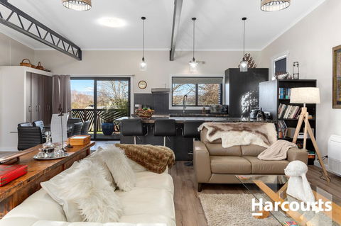 The WeareHouse In Deloraine - Australia Accommodation 2