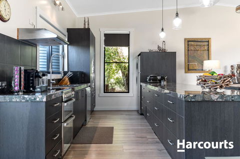 The WeareHouse In Deloraine - Australia Accommodation 6