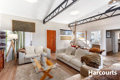 The WeareHouse In Deloraine - Australia Accommodation 13