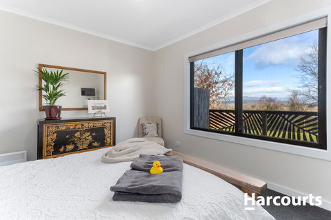The WeareHouse In Deloraine - Australia Accommodation 10