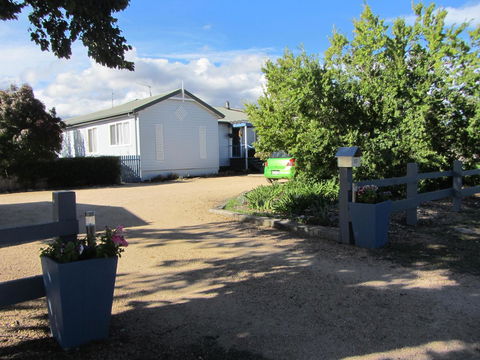 Elm Trees Accommodation @ Ross - Australia Accommodation 1