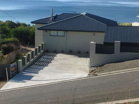 Swansea Beach House Oceanfront - Australia Accommodation 3