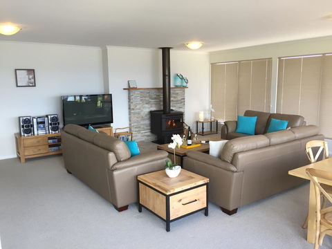 Swansea Beach House Oceanfront - Australia Accommodation 16