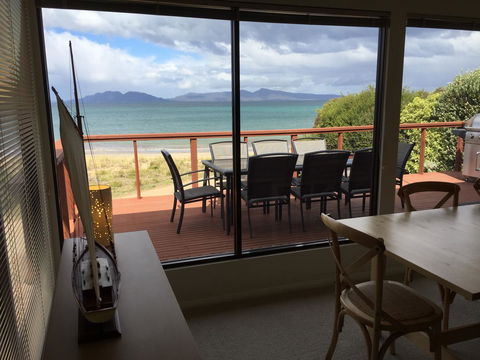 Swansea Beach House Oceanfront - Australia Accommodation 8