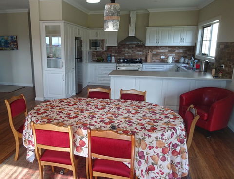 Mountain Blue Guest House - Australia Accommodation 20
