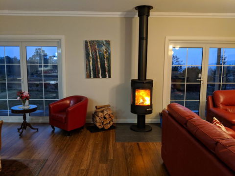 Mountain Blue Guest House - Australia Accommodation 7