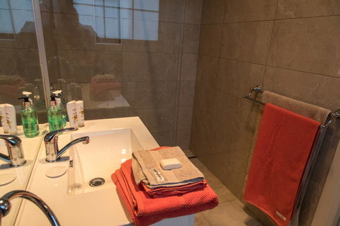 Mountain Blue Guest House - Australia Accommodation 14