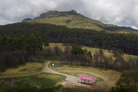 Mountain Blue Guest House - Australia Accommodation 24