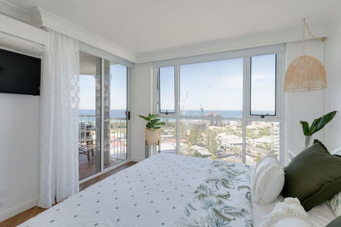NEW Beautiful 1 Bedroom Beach Views Broadbeach - Australia Accommodation 0