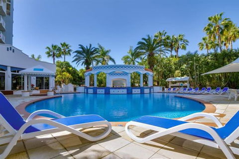 NEW Beautiful 1 Bedroom Beach Views Broadbeach - Australia Accommodation 3