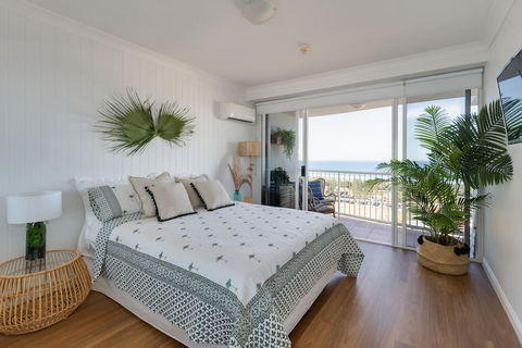 NEW Beautiful 2 Bed Ocean Views In Broadbeach - Australia Accommodation 0