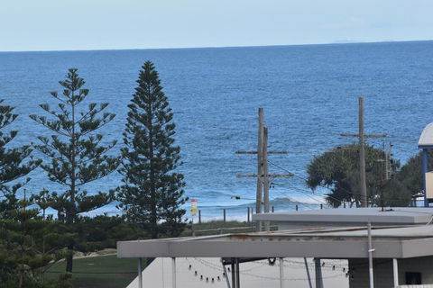 NEW UPMARKET COMFORTABLE 2 Bed, 2 Bath, OCEAN VIEWS, 250m To BUDDINA BEACH! - Australia Accommodation 2